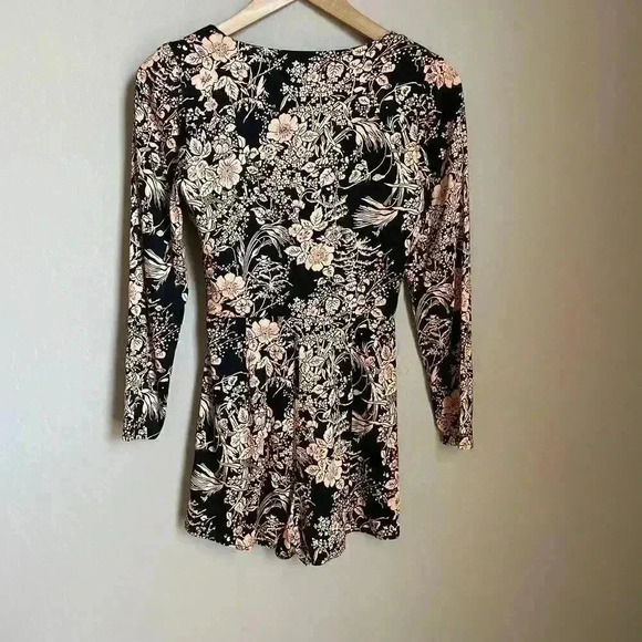 Urban Outfitters Long Sleeve Floral Print Romper‎ Size XS - Picture 14 of 14